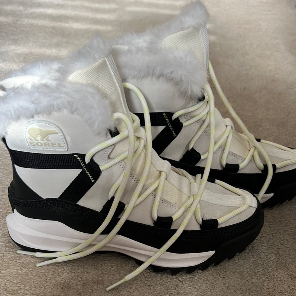 Sorel Women's Black and White Winter Boots